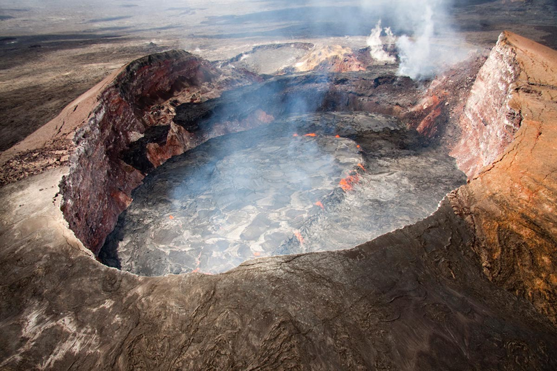 Illustration for article titled The Terrible Beauty of Volcanic Eruptions and Lava Flows